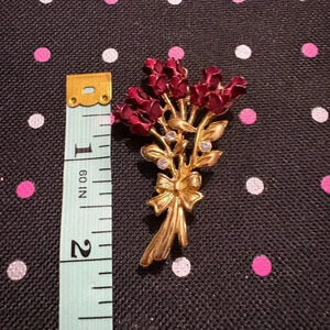 Rose‎ brooch
